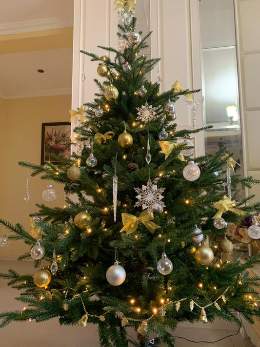 Akryldekorationer i isdesign – gnistrande julgranshängen